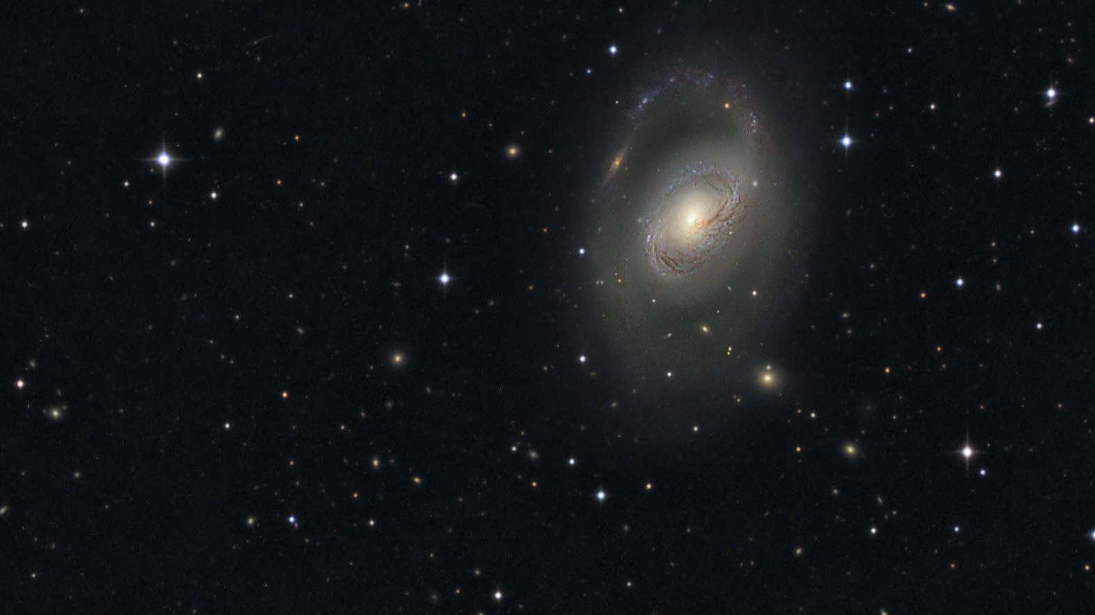 M 96 est le membre le plus lumineux du groupe de galaxies portant le même nom. Stefan Heutz, Wolfgang Ries / Johannes Schedler / CCD Guide