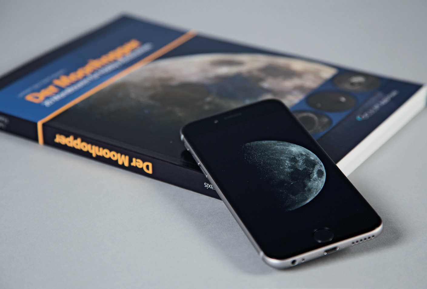 Les appareils intégrés aux smartphones ne cessent d’être améliorés. Ces appareils peuvent désormais être utilisés pour photographier les objets lumineux de notre système solaire, mais conviennent plutôt moins pour photographier le ciel profond. U. Dittler