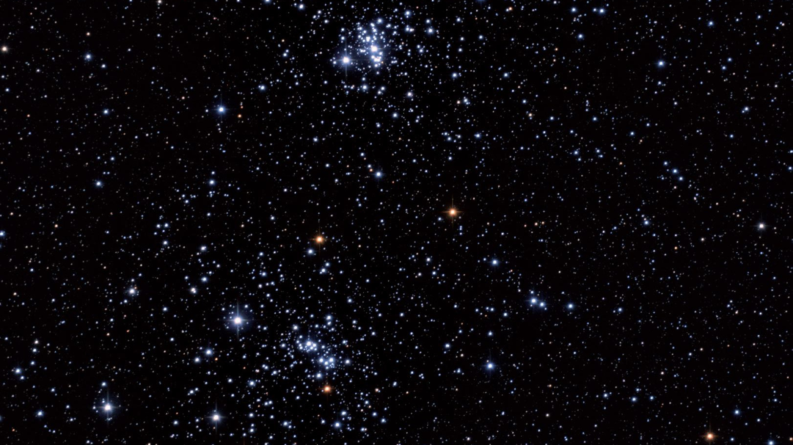 De par son étendue, le double amas h et chi Persei, également appelé NGC 869/884, est un merveilleux objet à observer avec les jumelles. Marcus Degenkolbe