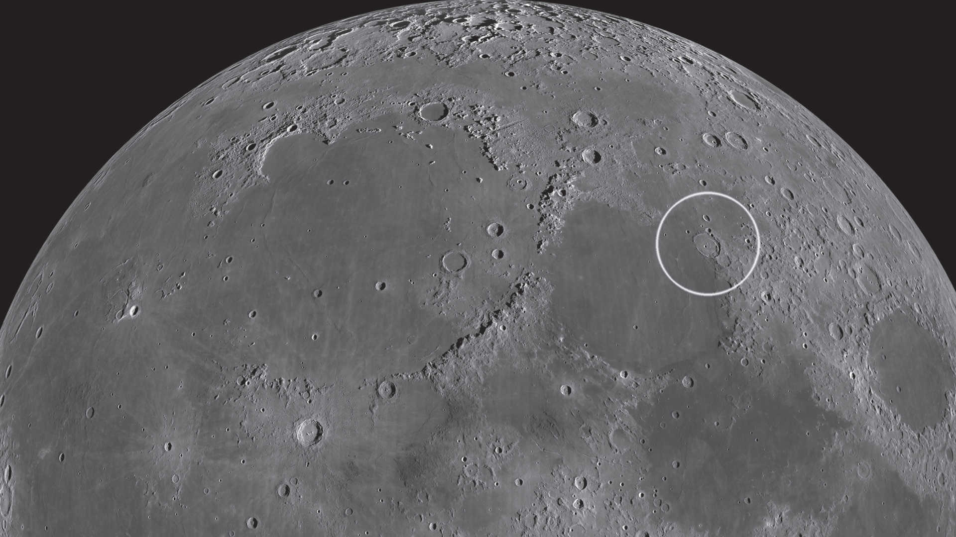 Posidonius se trouve immédiatement au bord de la Mare Serenitatis. NASA/GSFC/Arizona State University