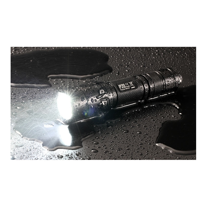 Nitecore Lampe de poche P20